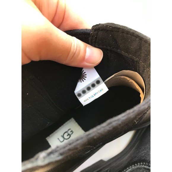 $150 UGG Women's Harrison Chelsea Fashion Boot, Black Leather, 10 - Picture 3 of 8